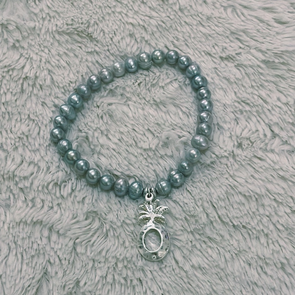 Tommy Bahama silver pineapple bracelett